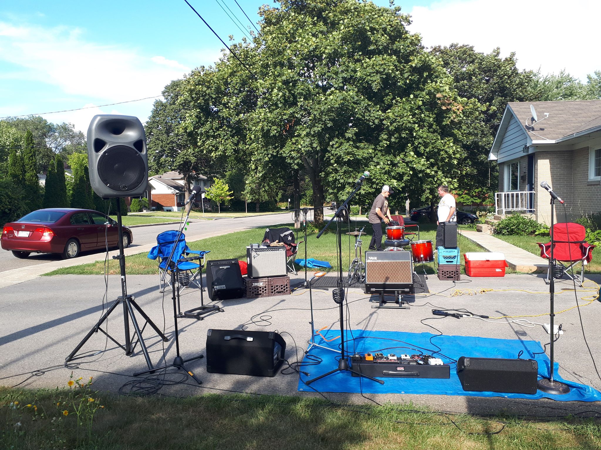 Little Rock sets up in the driveway